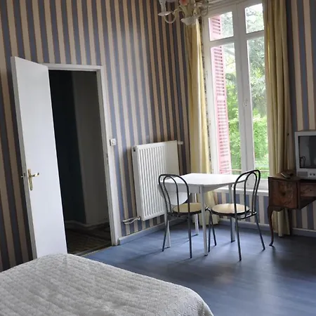 Chateau De La Croix Bizet Moulineaux