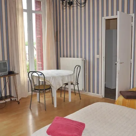 Gasthuis Chateau De La Croix Bizet Moulineaux