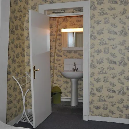 Chateau De La Croix Bizet Moulineaux