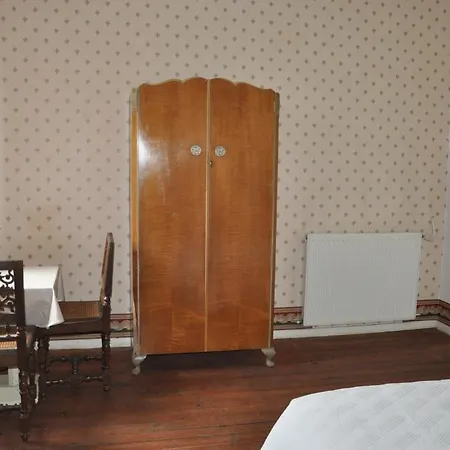 게스트하우스 Chateau De La Croix Bizet 3*