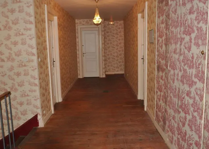 Chateau De La Croix Bizet Guest house