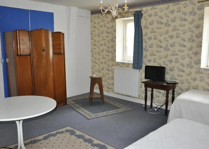 Guest house Chateau De La Croix Bizet 3*