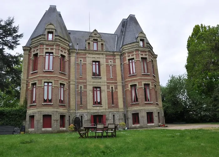Chateau De La Croix Bizet Moulineaux