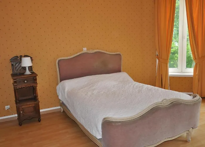 Chateau De La Croix Bizet 3*